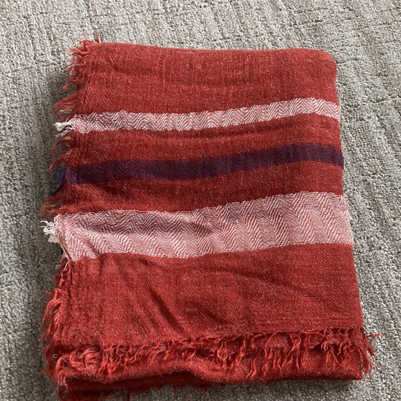 Scarf & Wrap - Picture 14 of 14